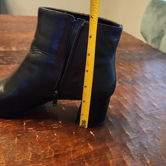 Ann Taylor black booties - Picture 6 of 7